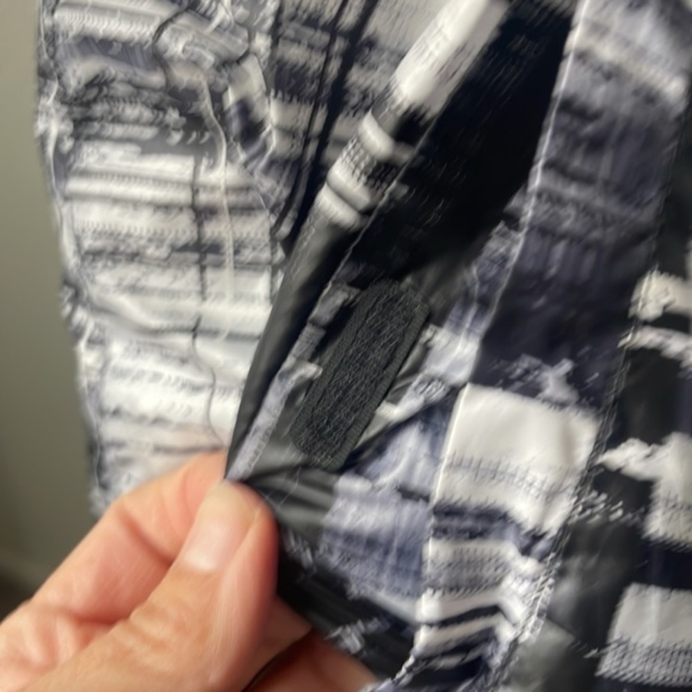 Gerry vest size Large Black and patterned reverisble and packable - Picture 5 of 11